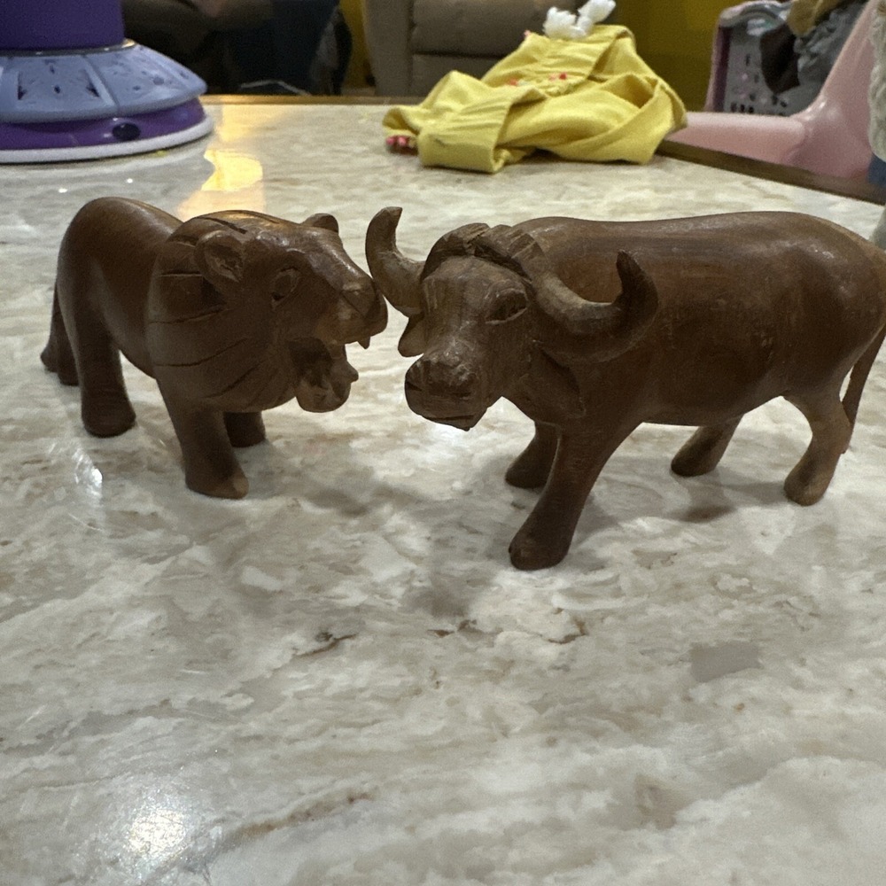 Hand‎ Carved Wooden Animal Bundle - Lion & Water Buffalo African Genuine Besmo